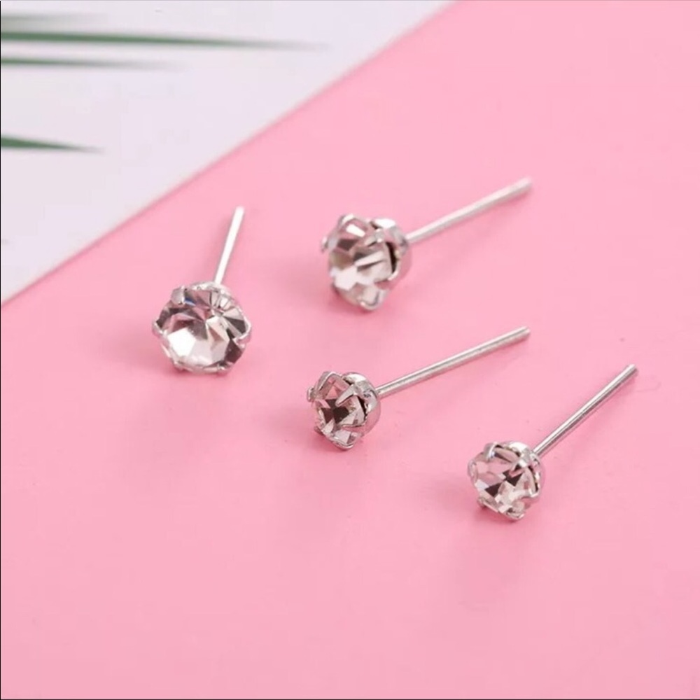 Stud silver earrings set of 2